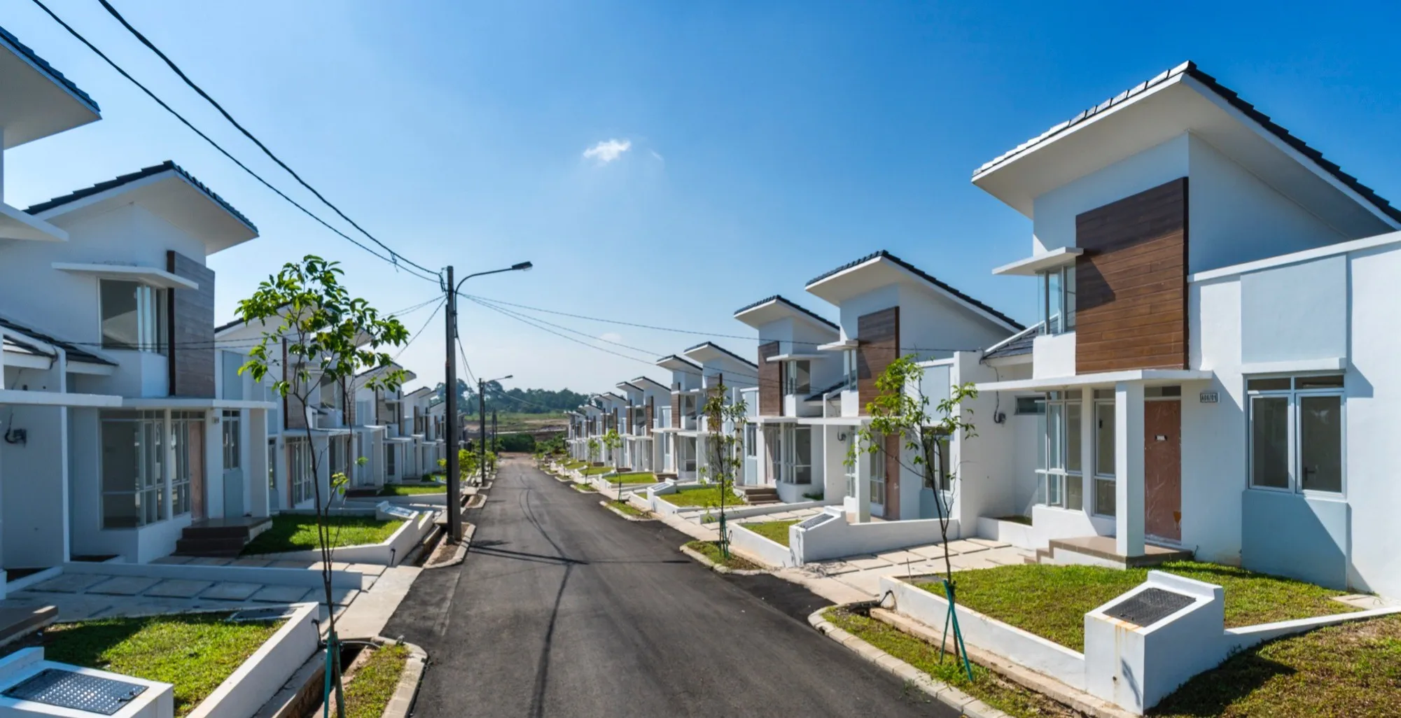 Lingkungan hijau perumahan asri di Bogor dengan pepohonan dan udara bersih